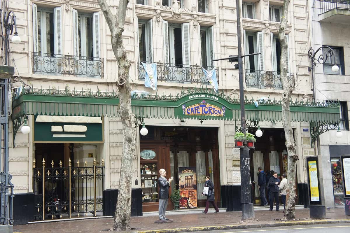 Façade du Café Tortoni, fondé en 1858, avenue de Mayo à Buenos Aires