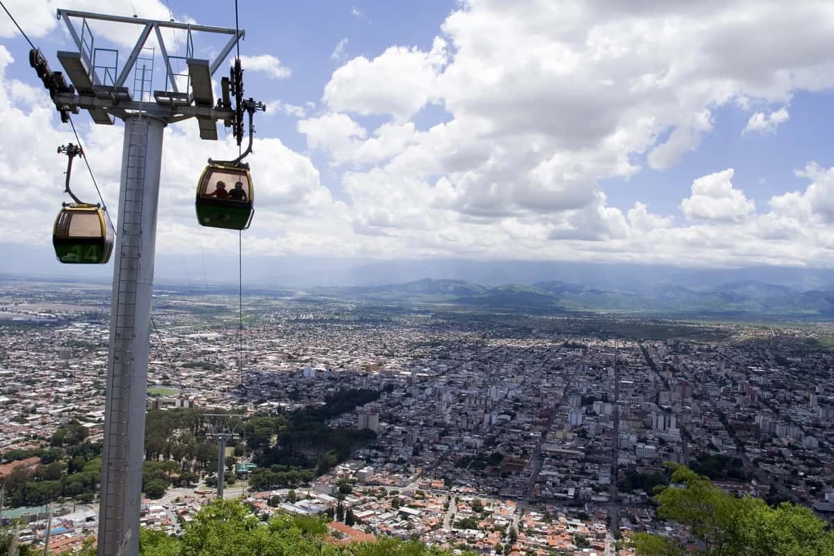 Téléphérique du cerro San Bernardo et vue sur la ville de Salta, Argentine