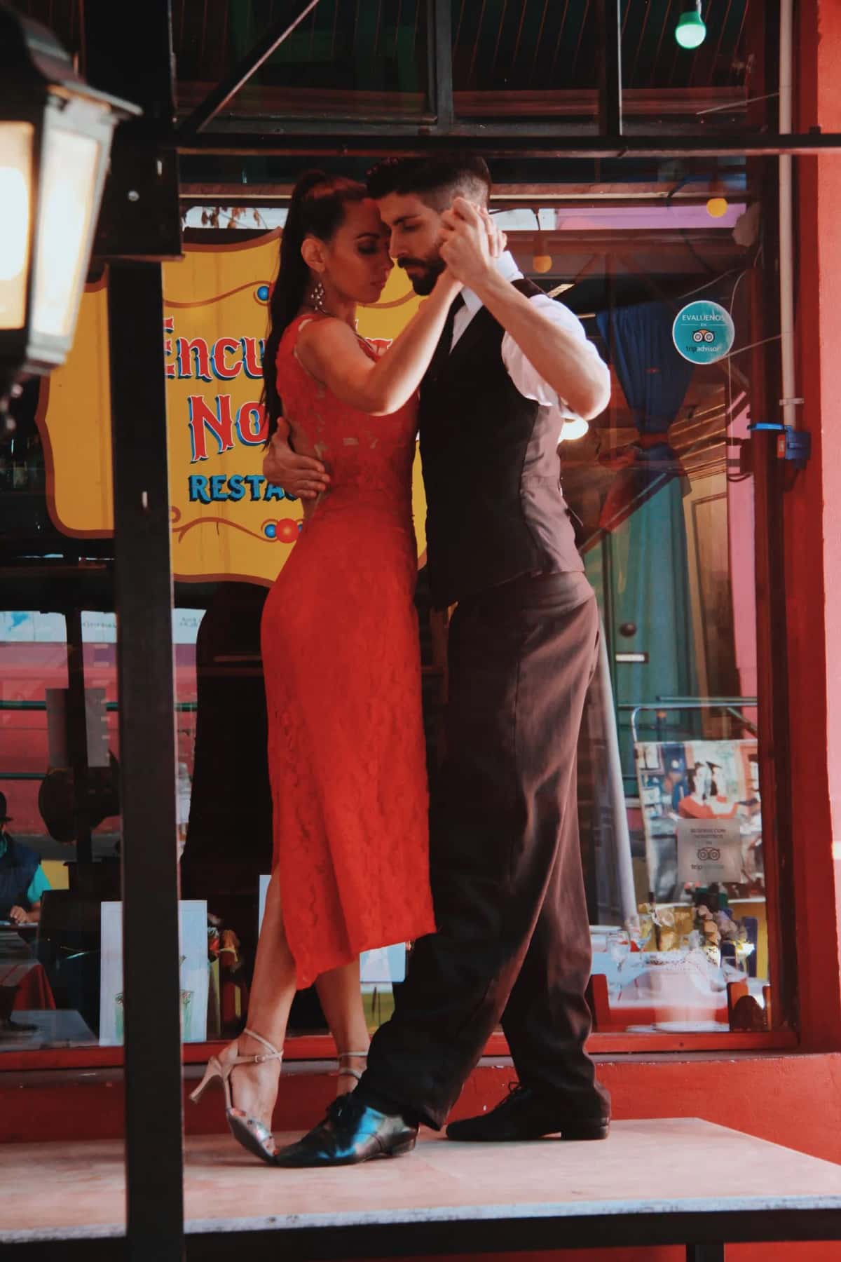 Couple dansant le tango à Buenos Aires