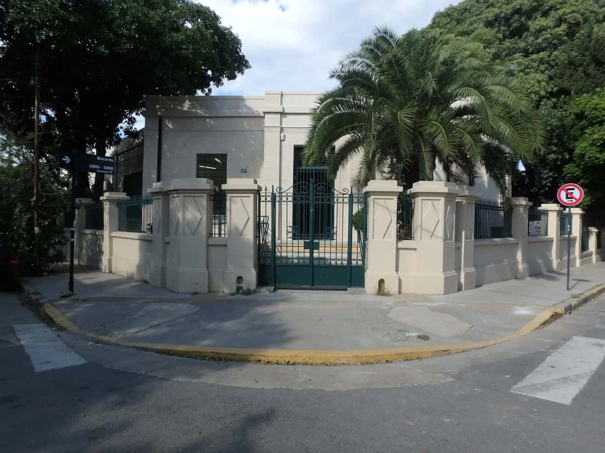 Façade de l’école primaire publique n° 6 Manuel Dorrego, dans la Comuna 12 de Buenos Aires