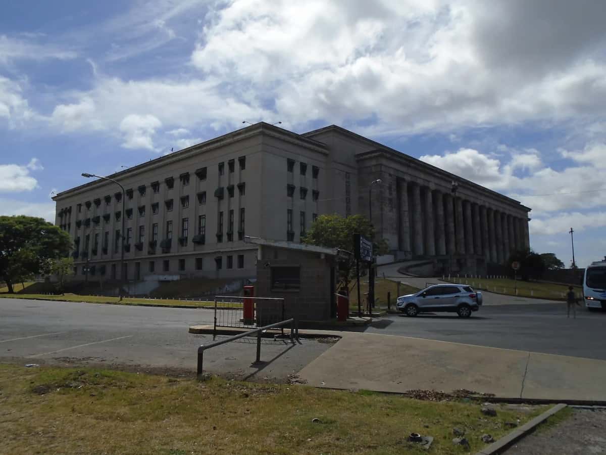 Faculté de droit de l’Université de Buenos Aires, vue depuis l’avenue